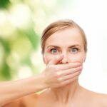 Zápach z úst - proč vzniká a jak jej odstranit
