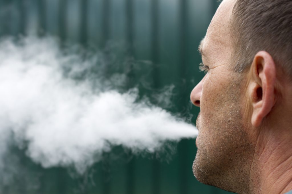 Zápach z úst - příčina cigarety