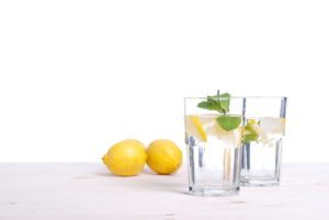 Den byste měli začínat vodou a citrónem